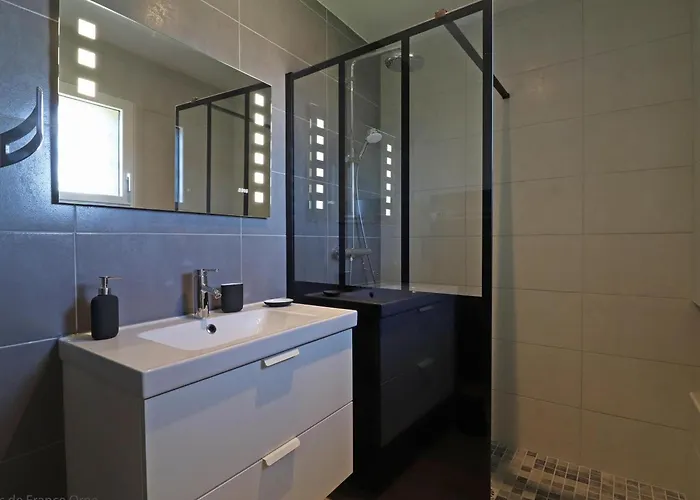 Charmante Maison Avec Jardin Et Wifi Inclus - Fr-1-497-133